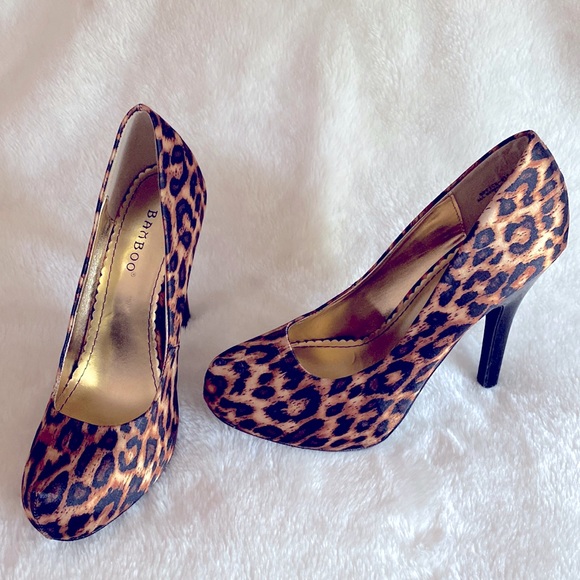 NEW BAMBOO Satin Leopard Print Platform Pumps Size 7 1/2 - Picture 1 of 15